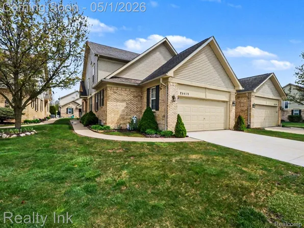 25419 Bohn Ct, Flat Rock, MI 48134