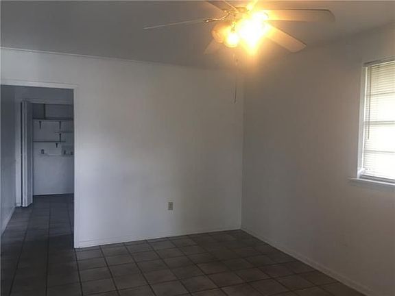 4th image of 934 Homestead Ave