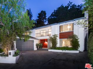 12160 La Casa Ln, Los Angeles, CA 90049