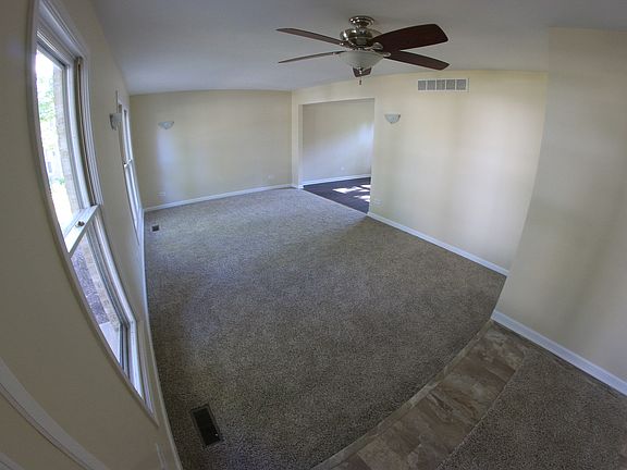 2nd image of 5 Sandalwood Ct