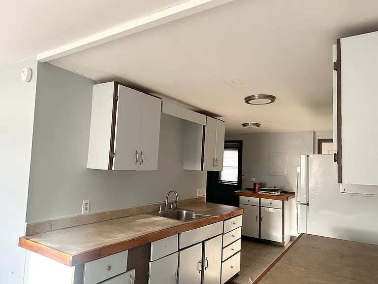 61 School St #61B — Photo 1