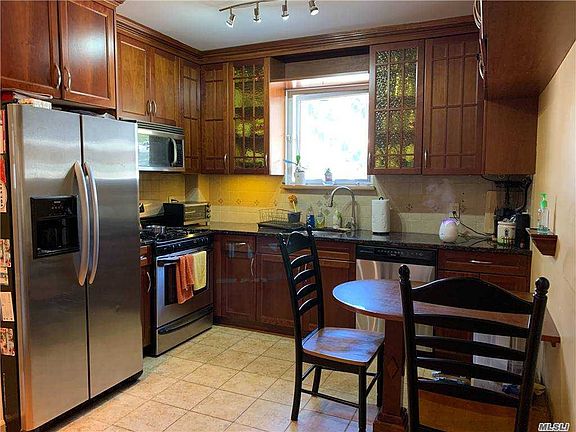 2nd image of 625 Molloy St