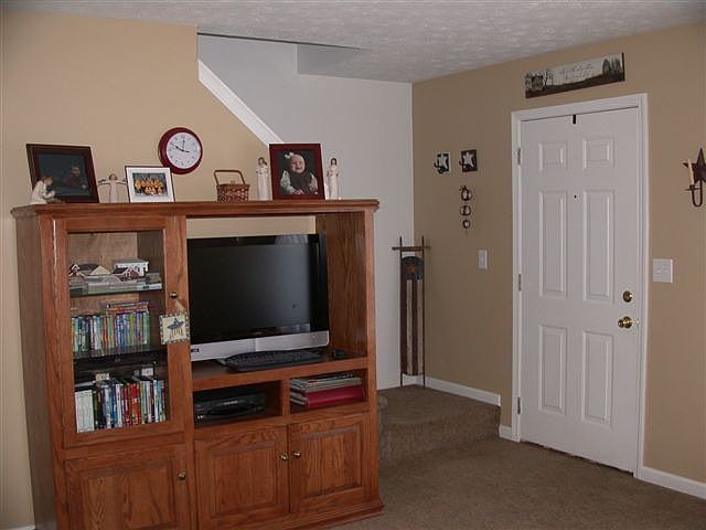 2nd image of 276 Englewood Rd