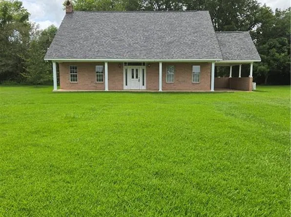 664 Riverview Dr, Natchez, LA 71456