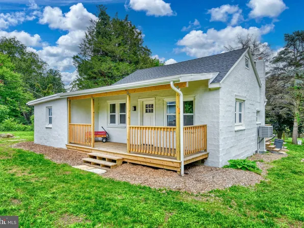 19 Schmecks Ln, Temple, PA 19560