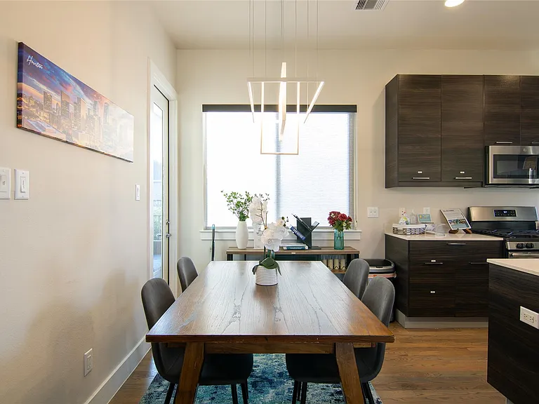 2306 Wipprecht St — Photo 17