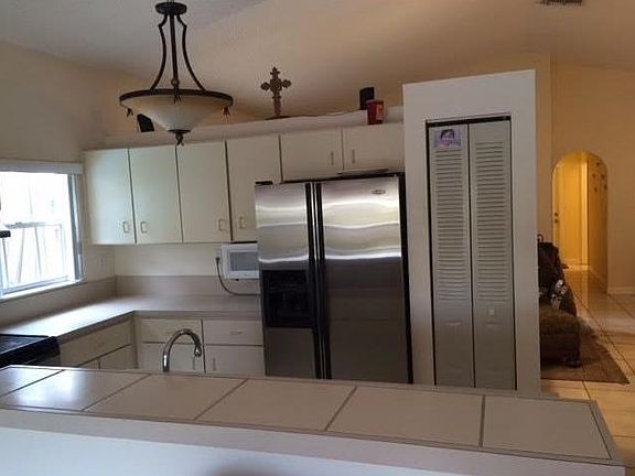 4th image of 6011 SW 115th Ave