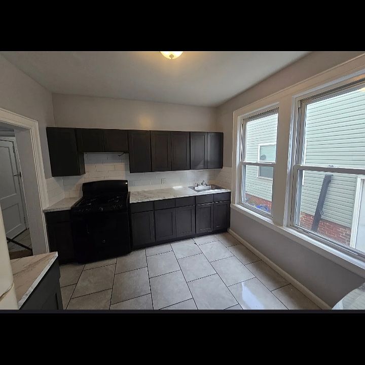 1st image of 272 Clinton Pl #1L