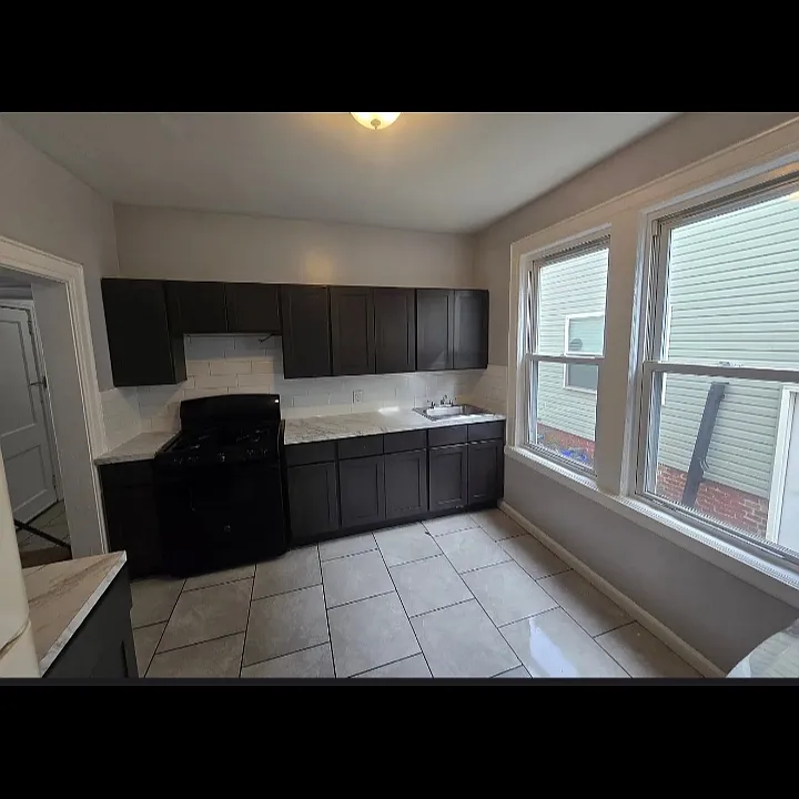 272 Clinton Pl #1L