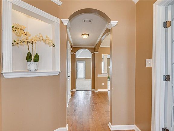 2nd image of 2826 Wyndham Drive