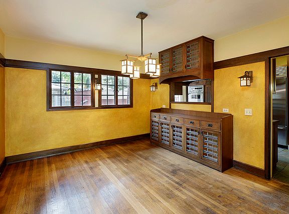 3rd image of 344 Elm Place House