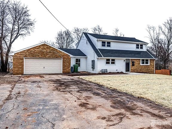 2nd image of 3 Meadow Rd