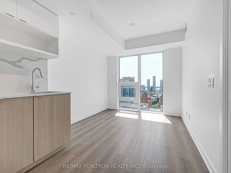 100 Queens Cay E #2508 — Photo 14