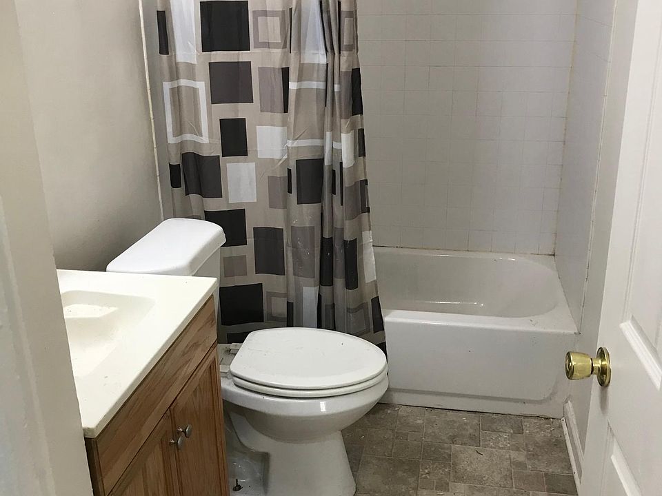 1st image of 36010 Glen St