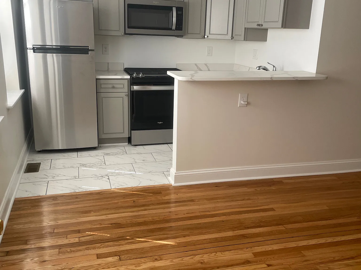 2 bed, 900 sqft, $1,675 — Photo 3