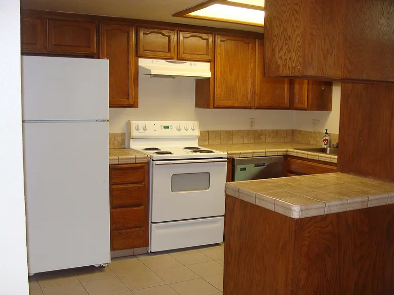 343 W Herndon Ave — Photo 14