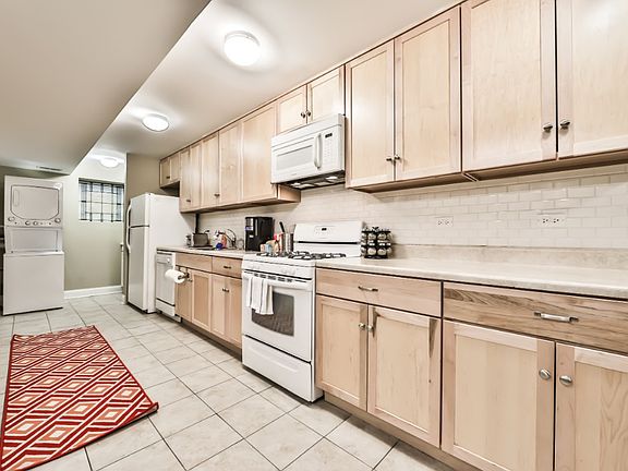 3rd image of 1851 N Lincoln Ave #101R