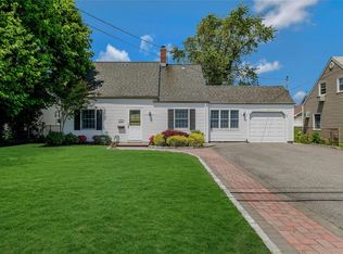 262 Fairfield Ave, Carle Place, NY 11514
