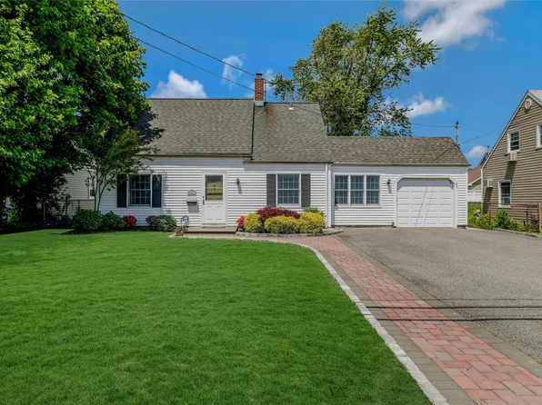 262 Fairfield Avenue, Carle Place, NY 11514