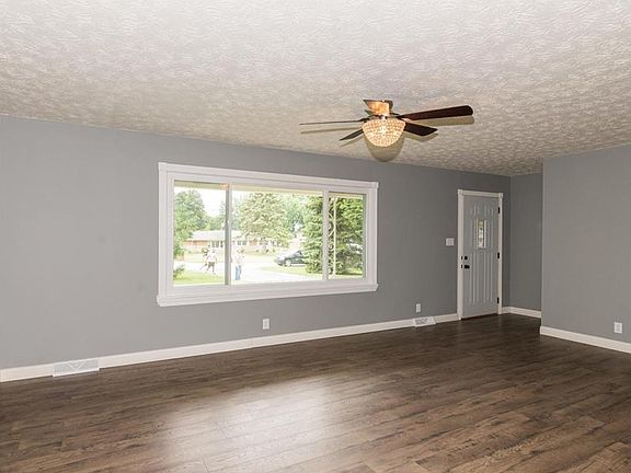 2nd image of 110 E Hickory Ln