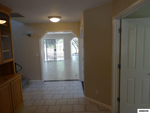 3rd image of 977 Pleasantview Ct