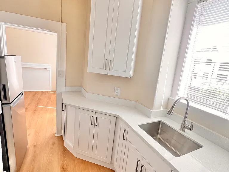 1815 Powell St #B — Photo 4