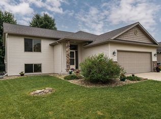 614 Forbrook Ln NW, Rochester, MN 55901