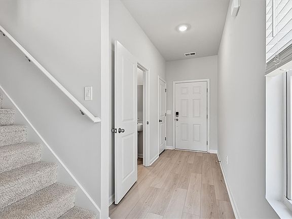 5th image of 266 Fair Cross Cir