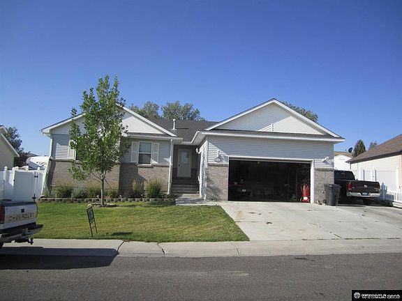 2nd image of 1740 New Mexico St