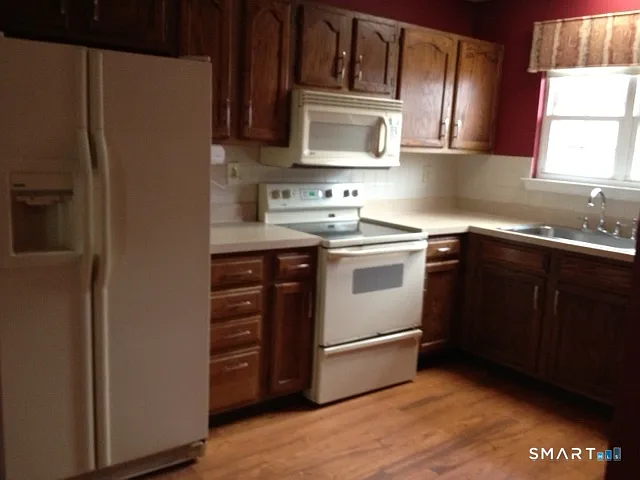 235 Red Oak Ln — Photo 2