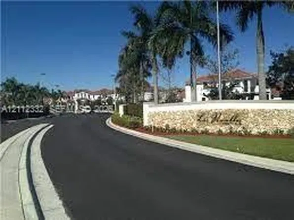 9764 NW 10th Ter, Miami, FL 33172