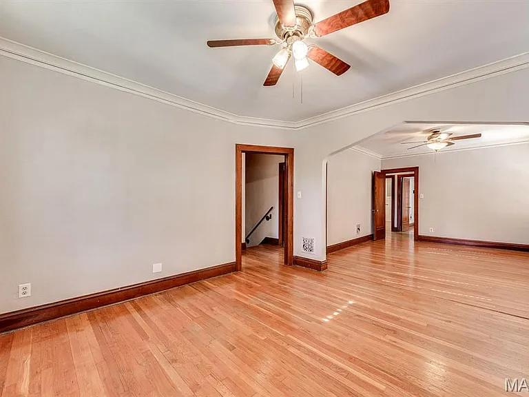 5058 Winona Ave — Photo 7