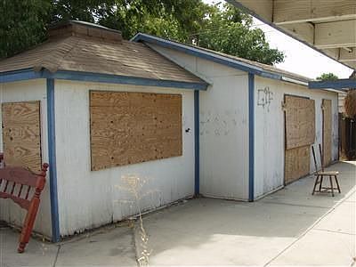 3rd image of 2127 W Hedges Ave