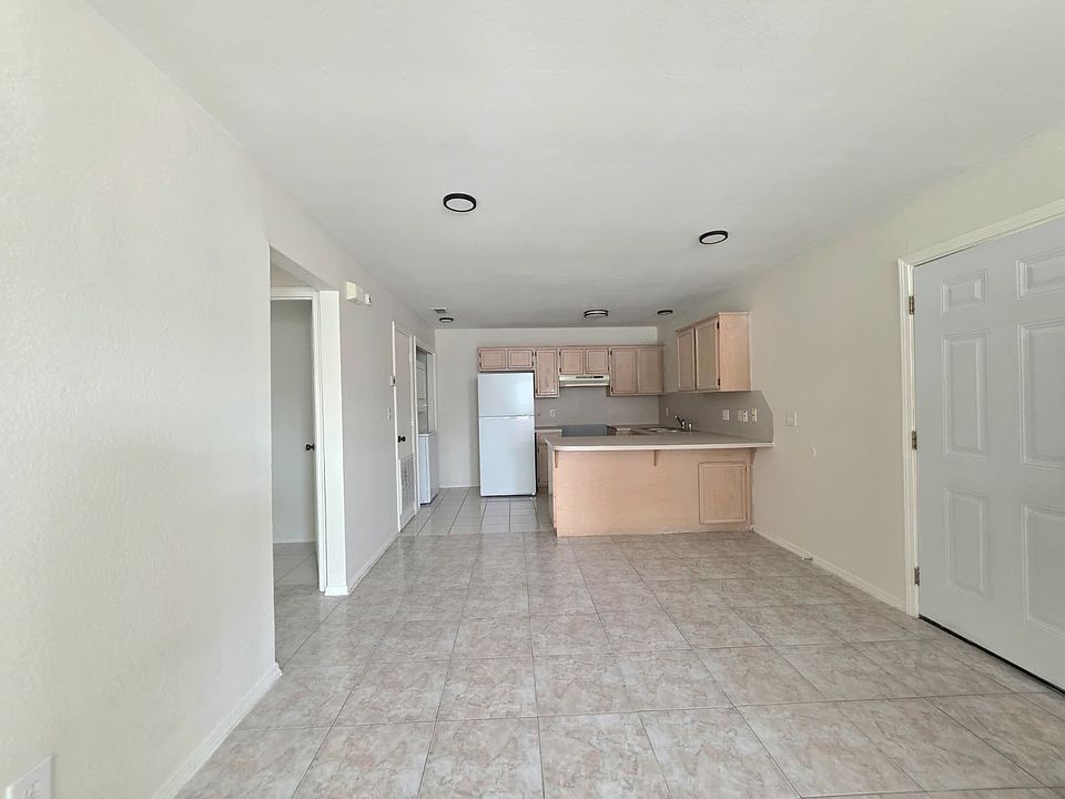1st image of 1804 Oasis Dr #303