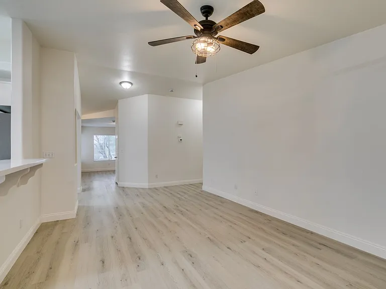 437 Palegold St — Photo 22