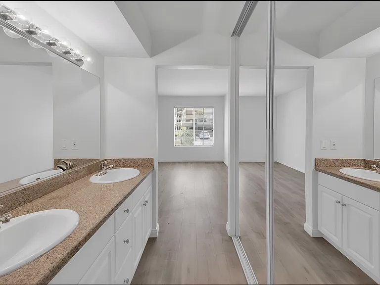 21450 Burbank Blvd #118 — Photo 8