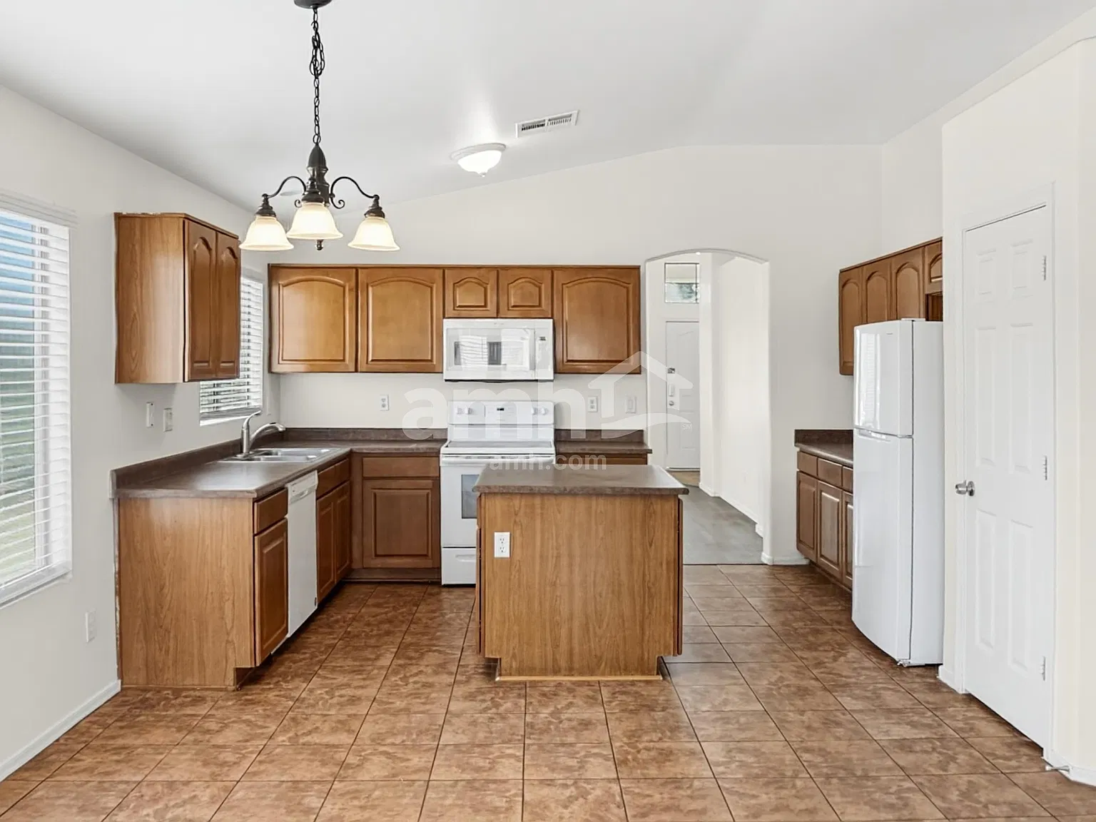 4 bed, 2.5 bath, 1870 sqft, $2,165 — Photo 3