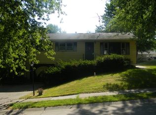 4725 Scott St, Davenport, IA 52806