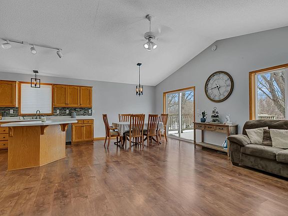 5th image of 354 Maple Dr