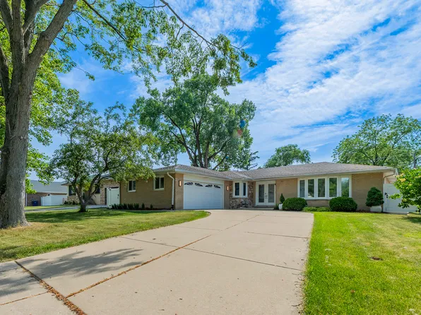 8736 S 80th Ct, Hickory Hills, IL 60457