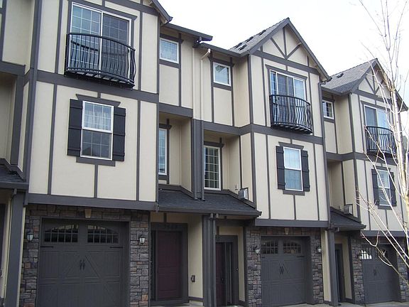 Front of townhouse (middle unit)