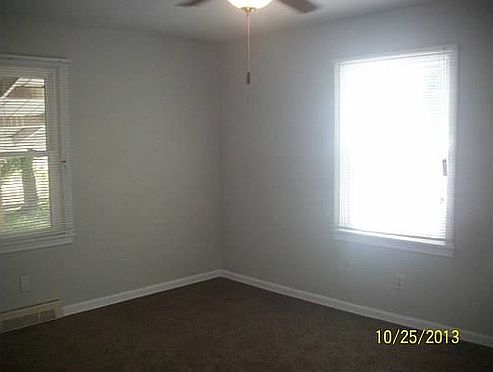 3rd image of 625 N Wilhelm Ave