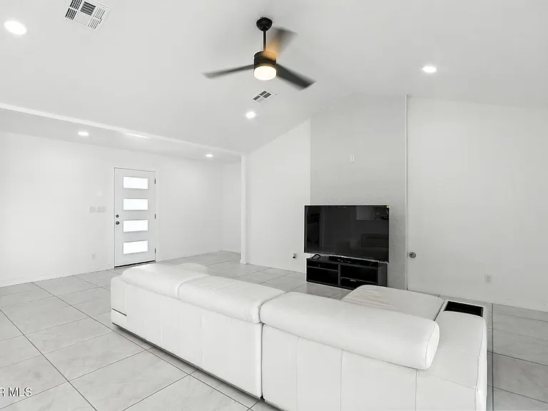 408 San Blas Dr — Photo 4