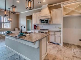 1912 NE 27th Ter, Moore, OK 73160