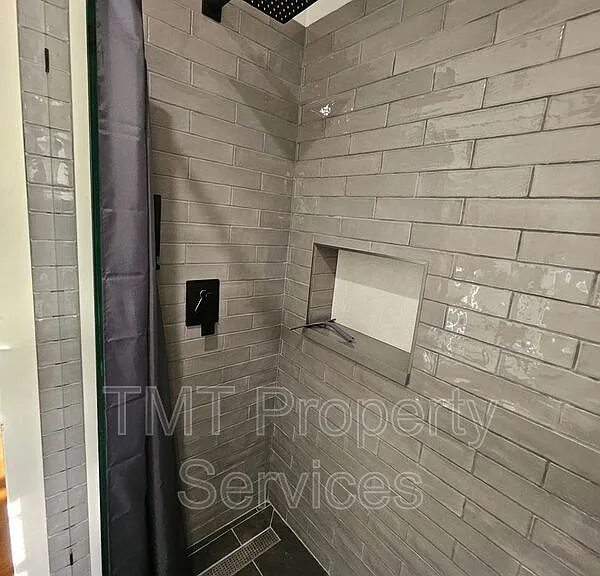 1214 N Pershing Ave — Photo 83
