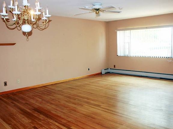 LARGE LIVING ROOM #2