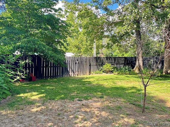 5th image of 1207 W Red Oak St
