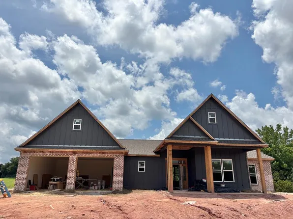 17 Leanne Dr, Picayune, MS 39466