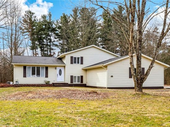 2829 Tibbetts Wick Rd, Hubbard, OH 44425