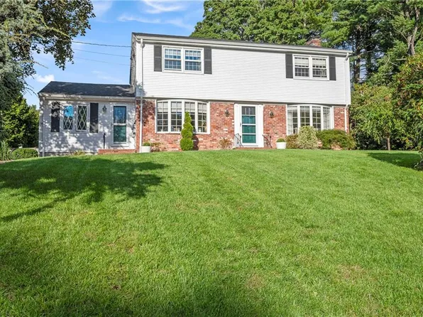 22 Gilbert Ct, Cumberland, RI 02864